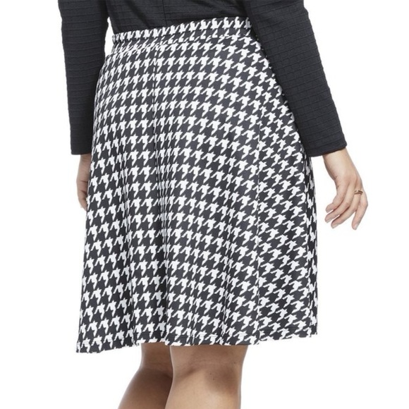 Like New Lucie Lu Skater Skirt in Houndstooth - Picture 3 of 3